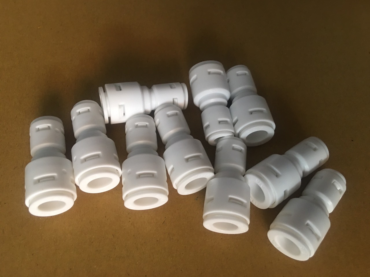 (HCM) Cút Nối Giảm 10-6 (Chuyển Đổi Từ Dây 10mm Xuống Dây 6mm)