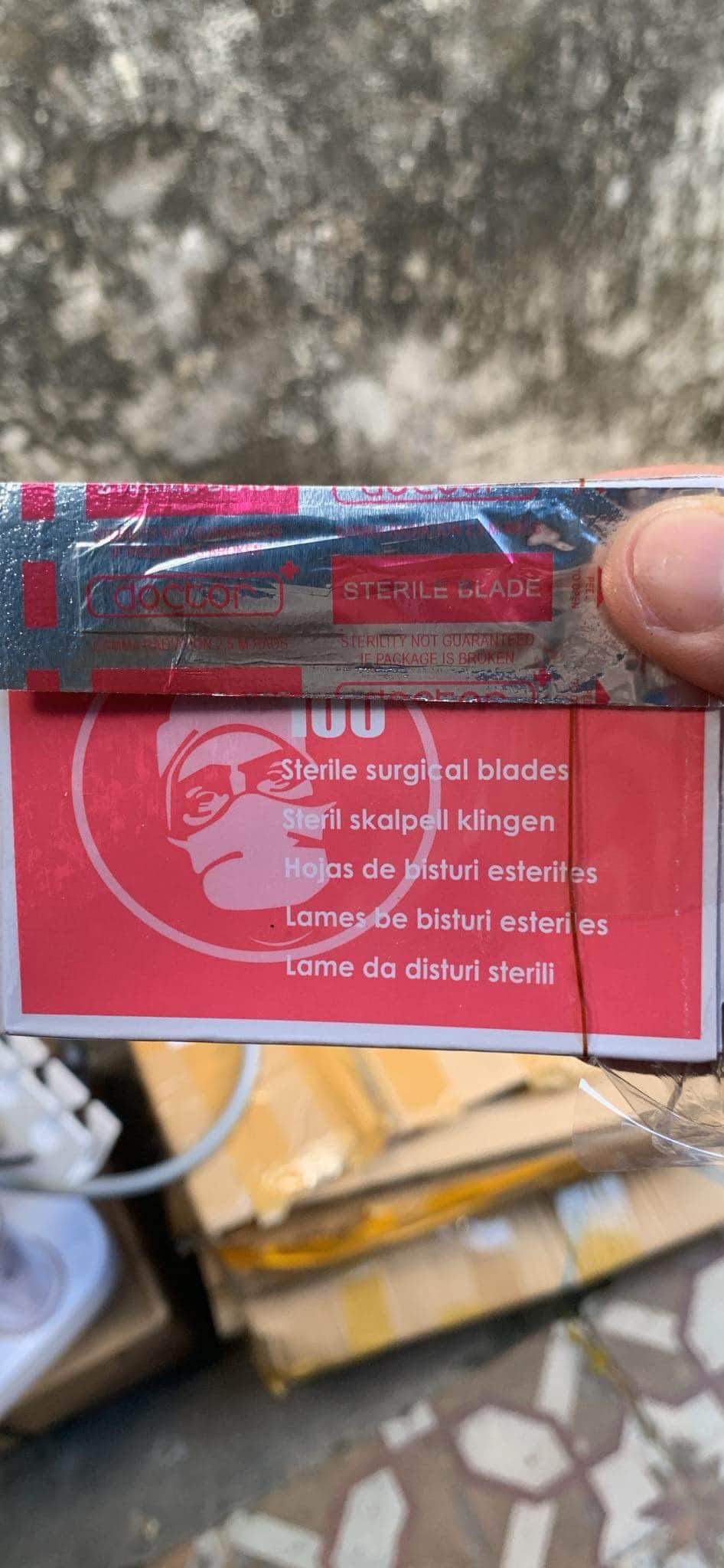 Kim chích mụn. Dao lấy mụn