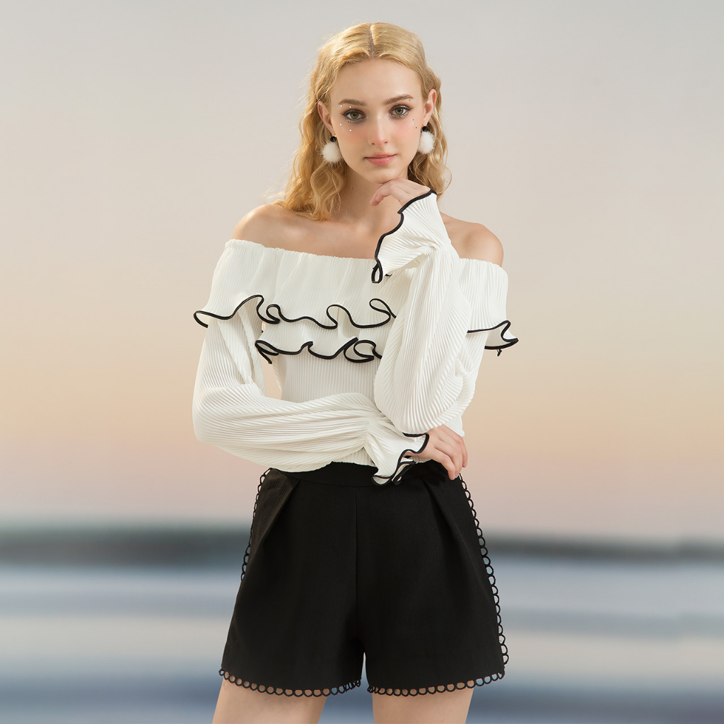 Quần Short Viền Ren Tròn - EDINI - S155