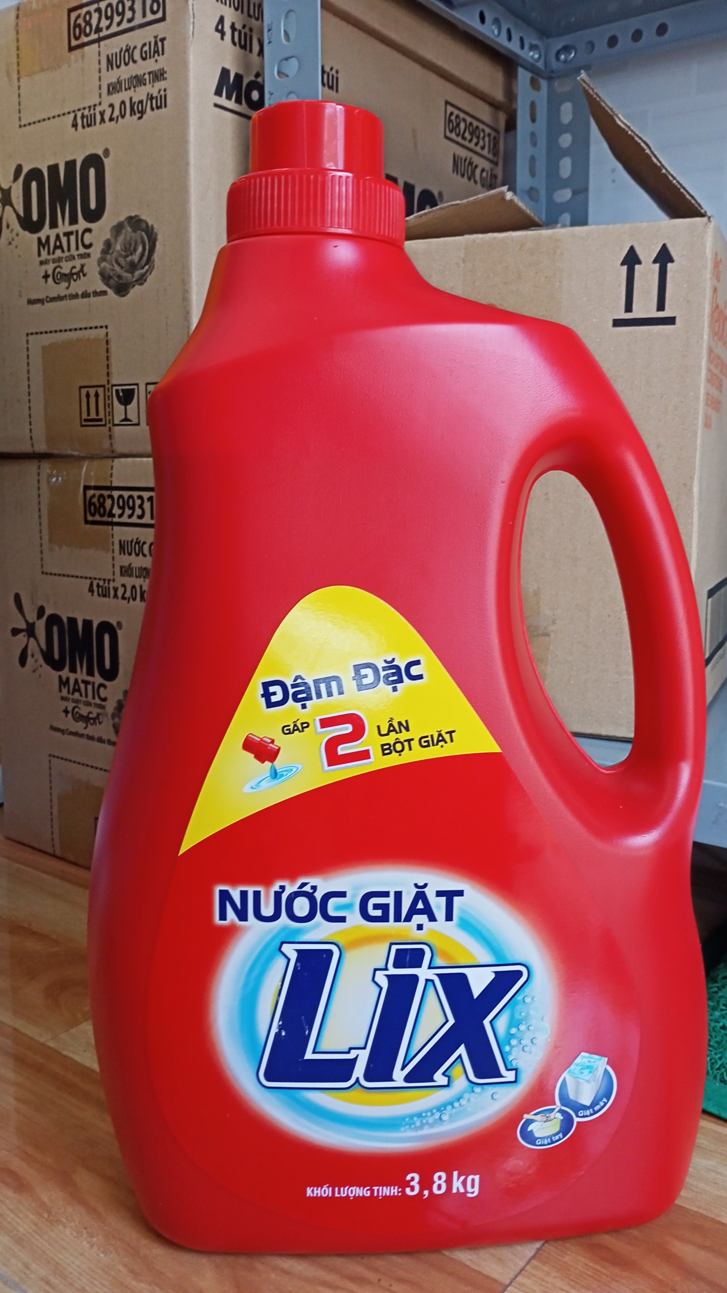 Nước giặt LIX đậm đặc chai 3.8kg