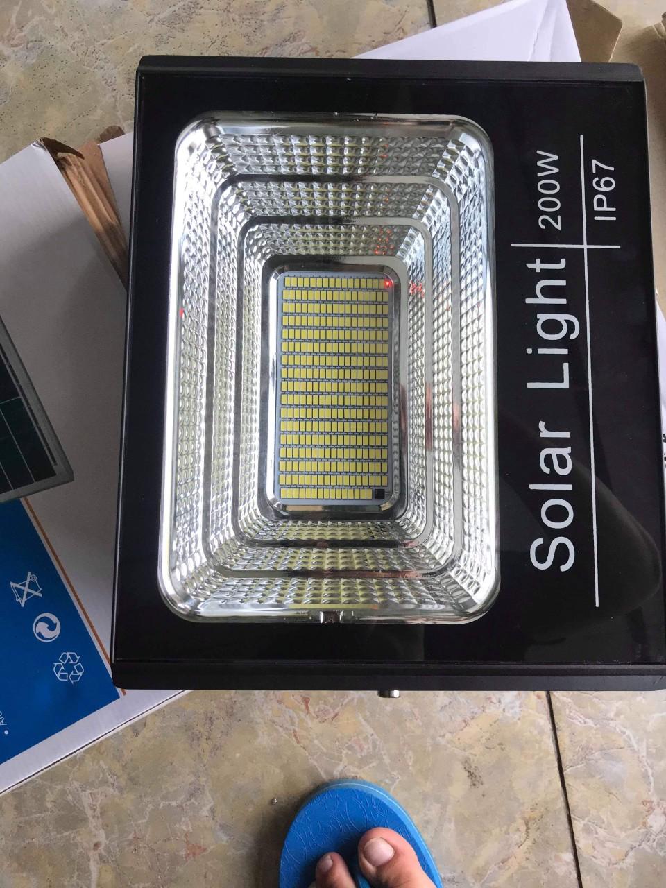 Đèn năng lượng mặt trời 200w 289