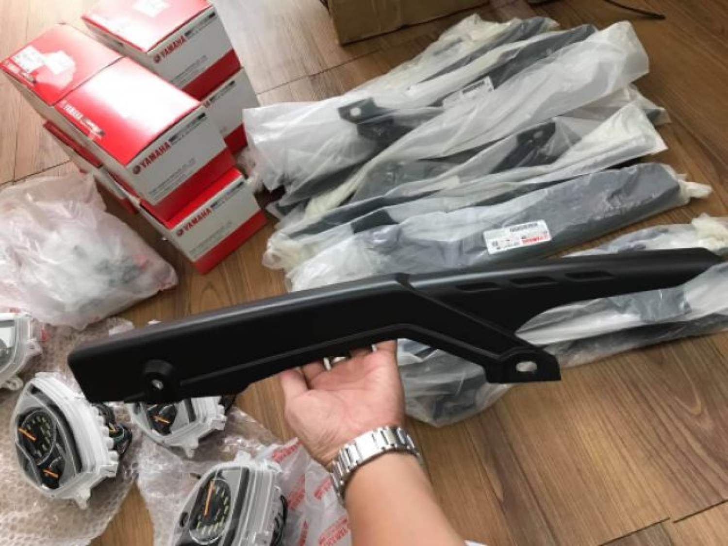 Nhựa cacte che sên xe exciter 2010 zin