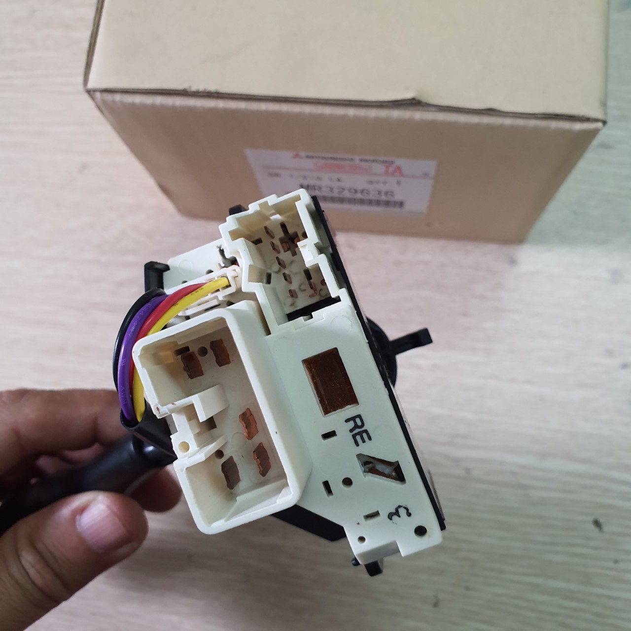 Công tắc pha cos Mitsubishi Jolie