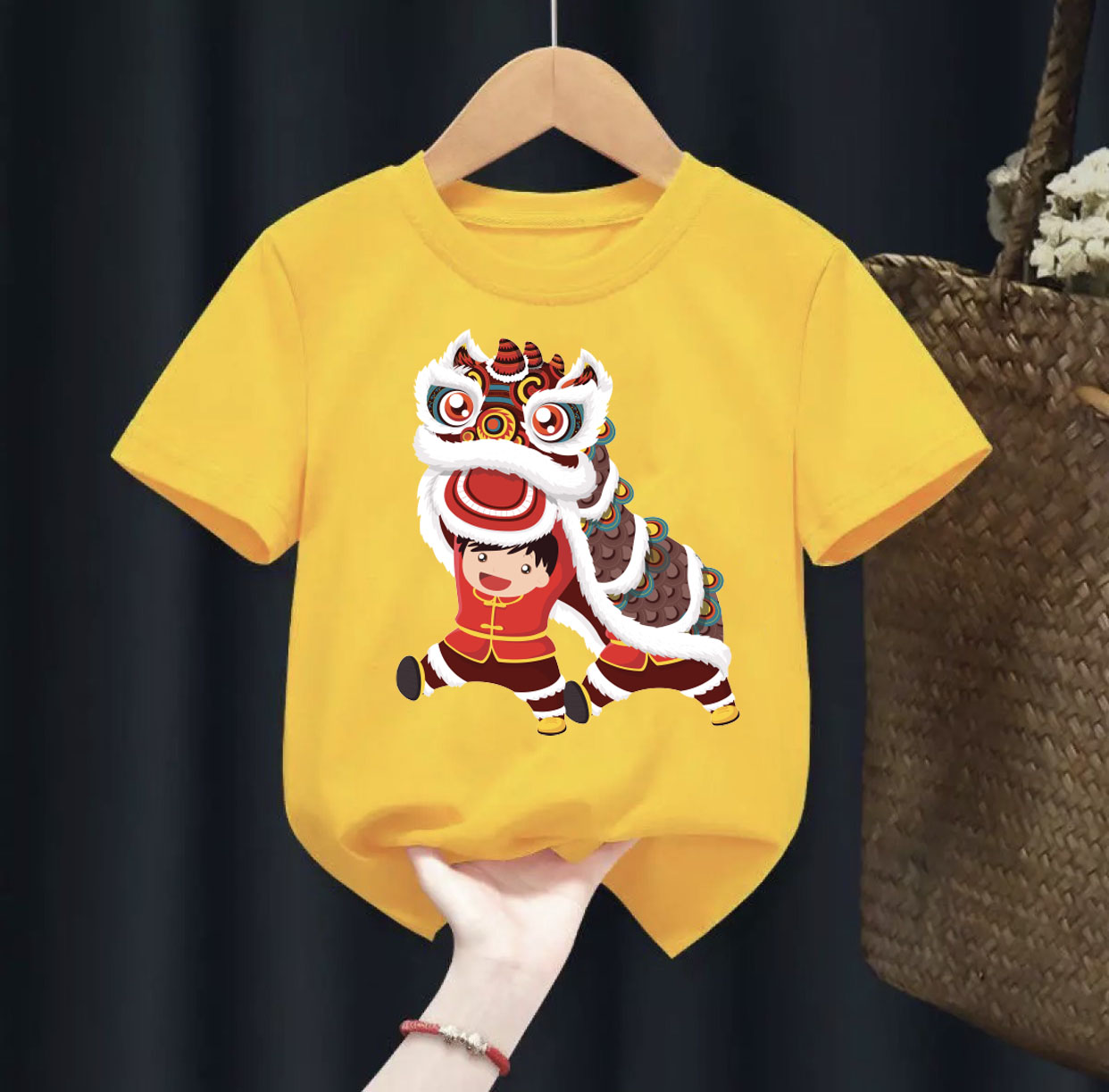 Áo thun tết hình cậu bé múa lân  ,áo cho bé từ 6kg-30kg.AT04.