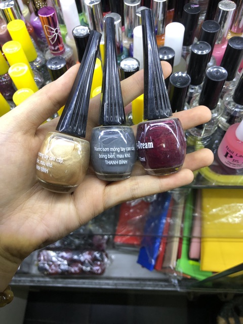 Sơn móng tay nhiều màu
