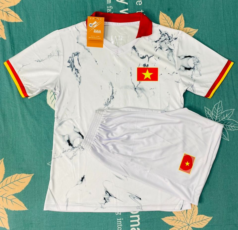 Bộ Quần Áo Đá Bóng - Đá Banh Đội Tuyển Việt Nam(TRẺ EM VÀ NGƯỜI LỚN) 2022- 2023 (Đủ Màu - Đủ Size)