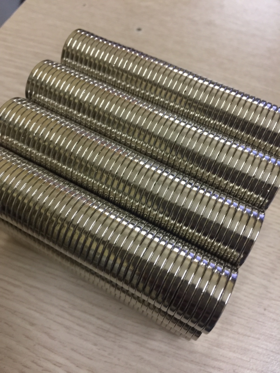 Nam châm viên trắng đất hiếm 20x2mm