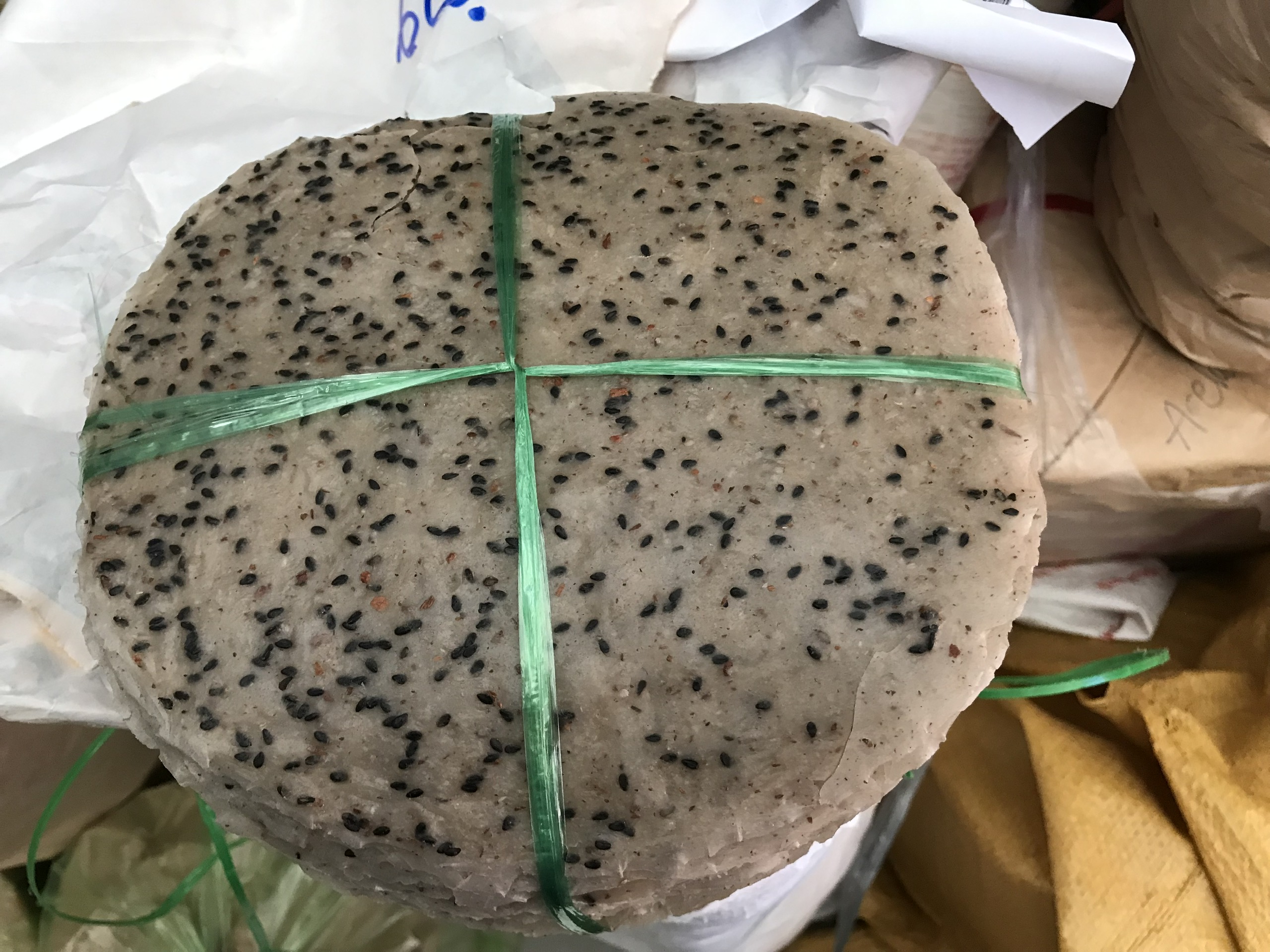 Bánh tráng mè đen cốt dừa size 20cm