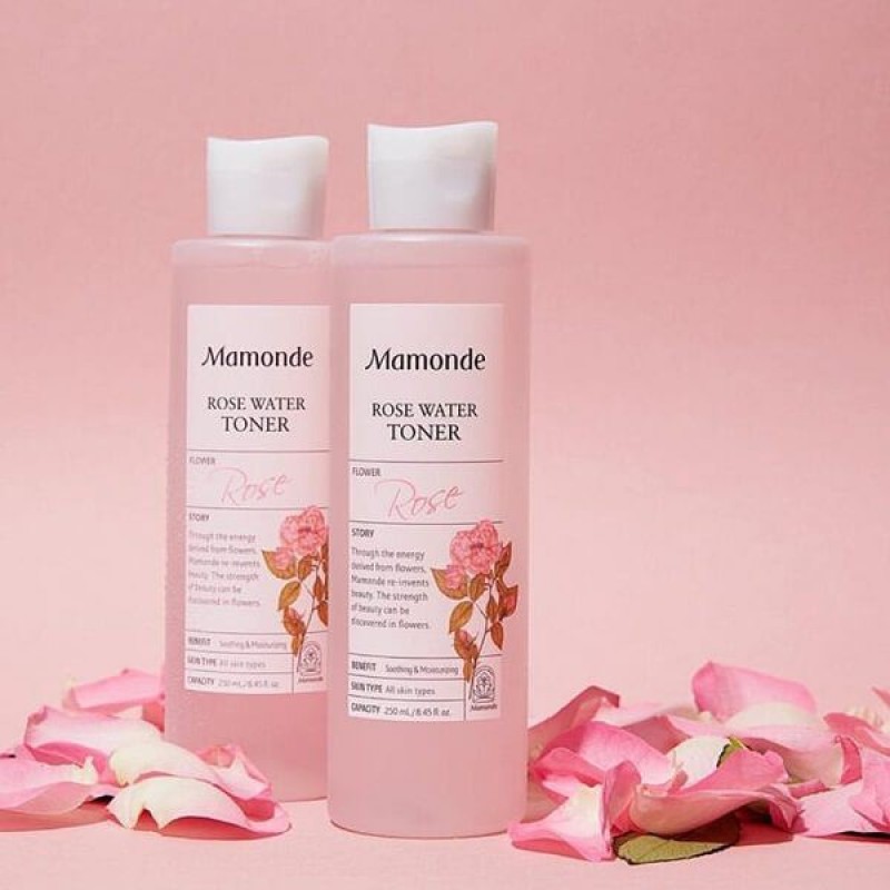 Nước hoa hồng Mamonde Rose Water toner 250ml nước hoa hồng damask sẽ cân bằng độ pH, độ ẩm lập tức ngay khi thoa lên da. Sản phẩm chứa rất nhiều vitamin thiệt tốt cho da, làm mềm và mịn da lão hoá. nhập khẩu