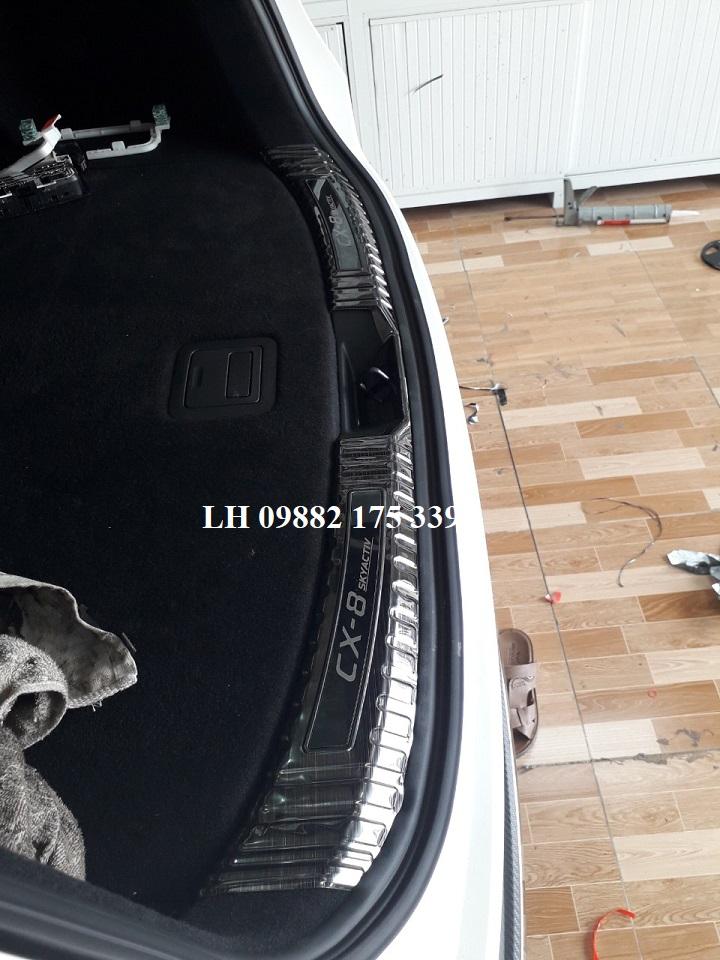 Ốp chống trầy xước cốp trong titan mazda cx8 2019