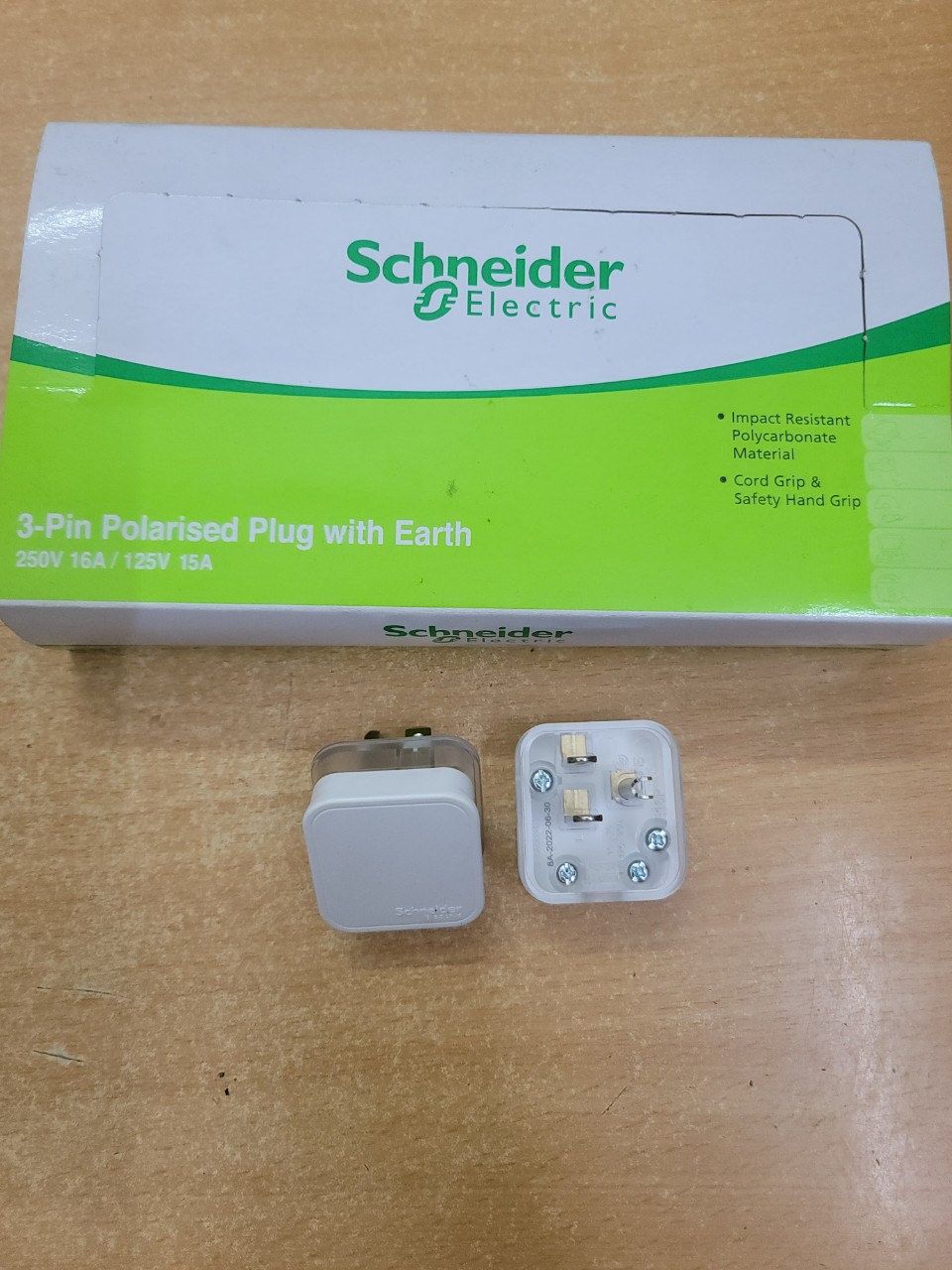 Phích cắm 3 chấu chân dẹt 16A( giá 1 cái)