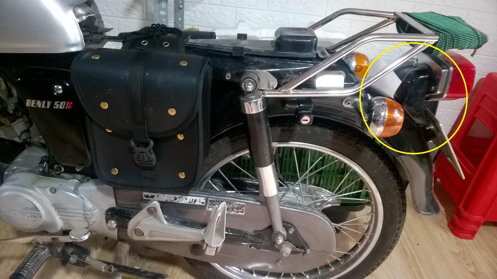 cóc dè (pát gắn biển số và đèn hậu) honda 67-68-72 -CD -CL- sơn đen