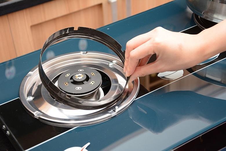 Bếp ga Sakura SA-692 SG -HÀNG TRƯNG BÀY .{Mặt kính cường lực , đầu đốt đồng thau cho ngọn lửa xanh , không đen nồi.}