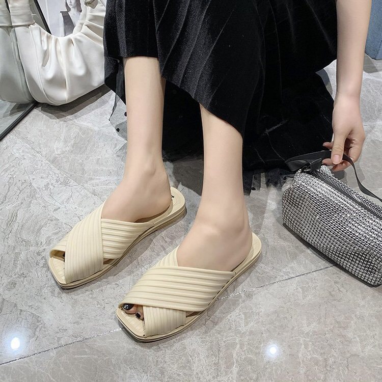 Giày sục hở mũi quai chéo
