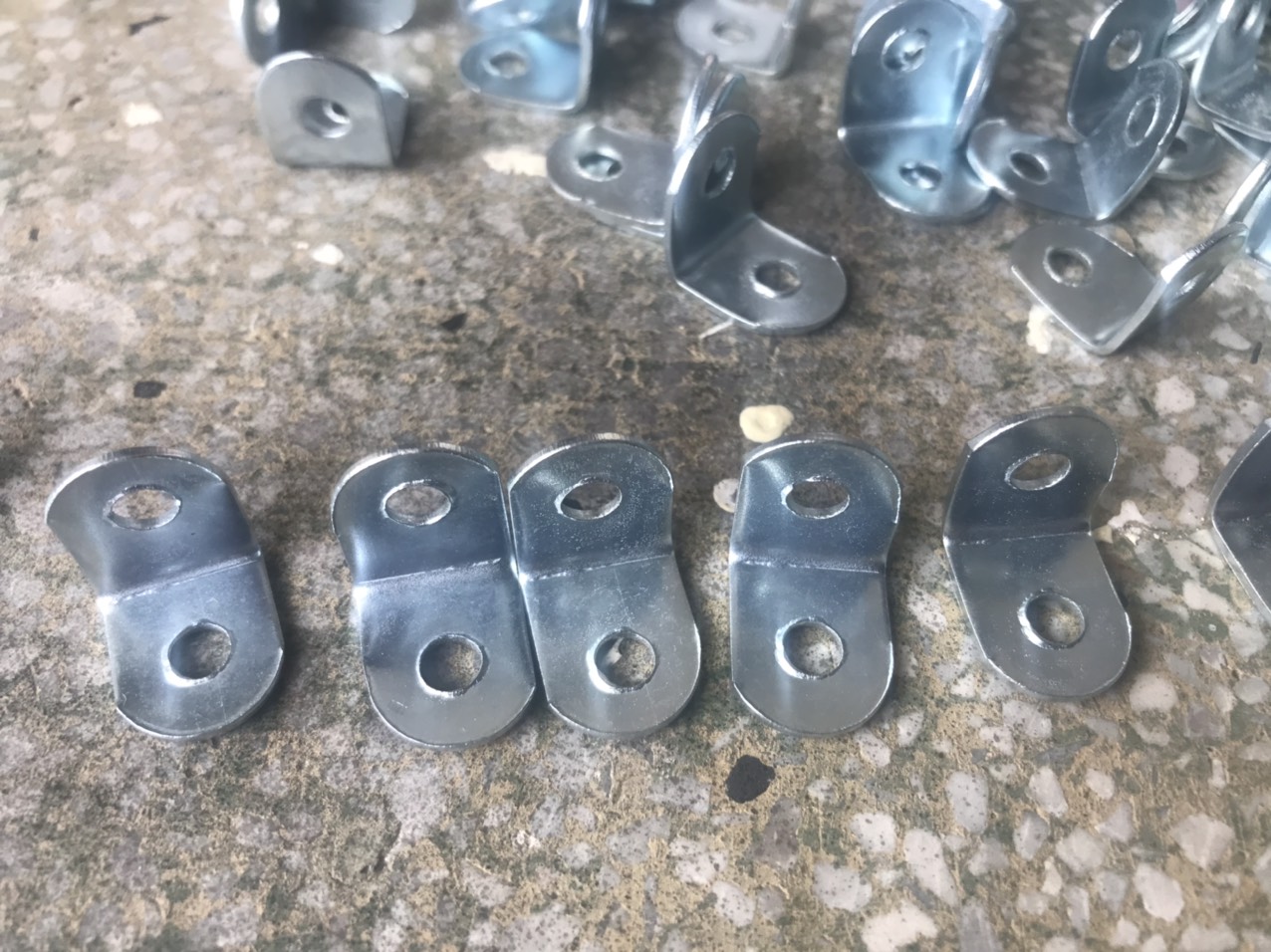 ke vuông góc bo tròn 2 lỗ(100cái) 15mm