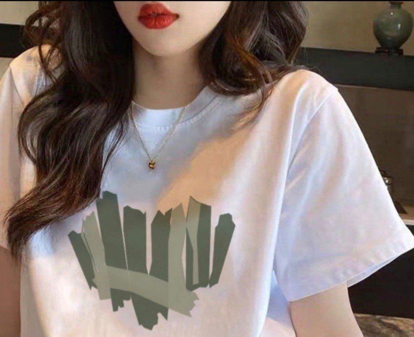 Áo thun nữ in hình trái tim