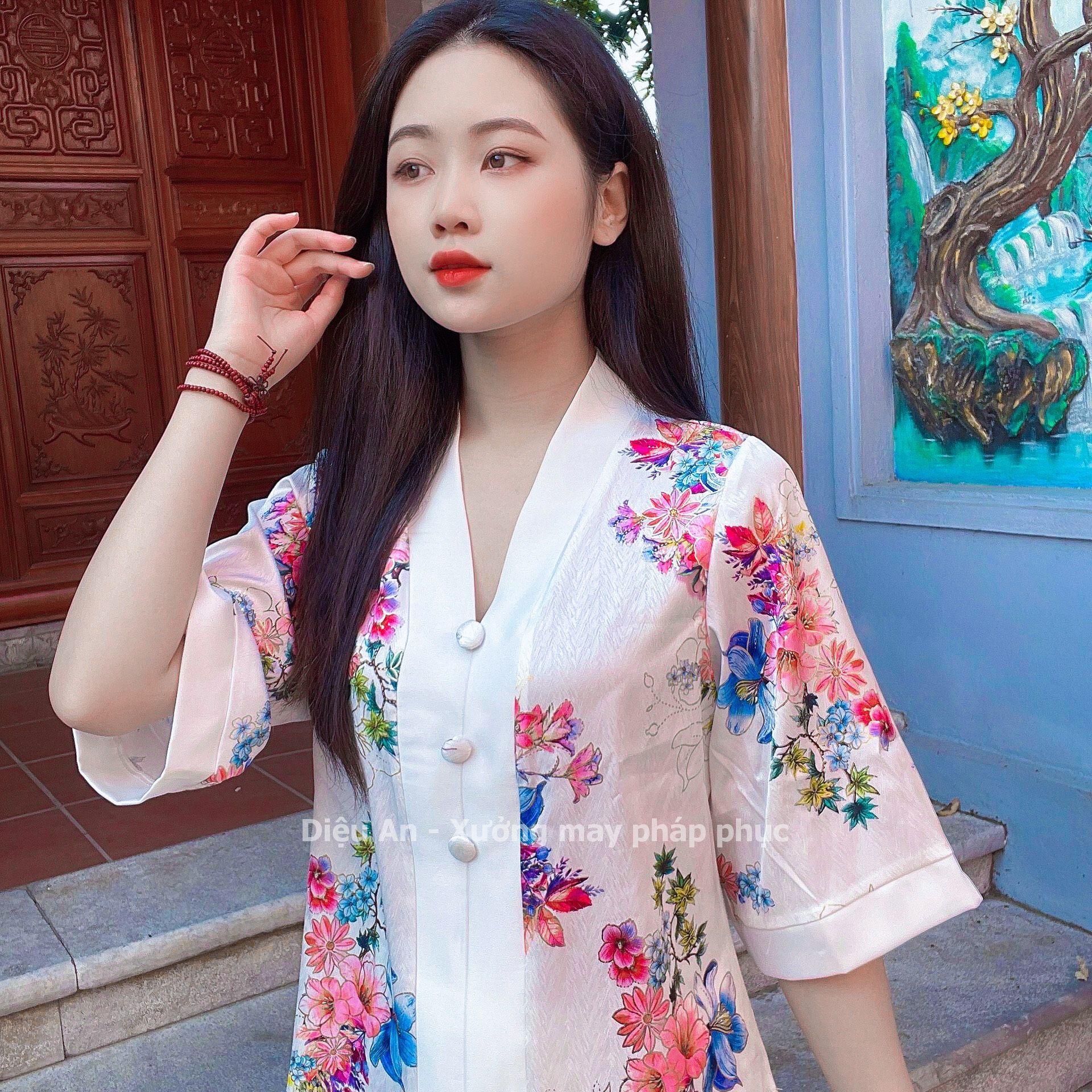 Set Lụa Vân Gỗ Cao Cấp Đi Lễ Chùa Màu Trắng Hoa Lan