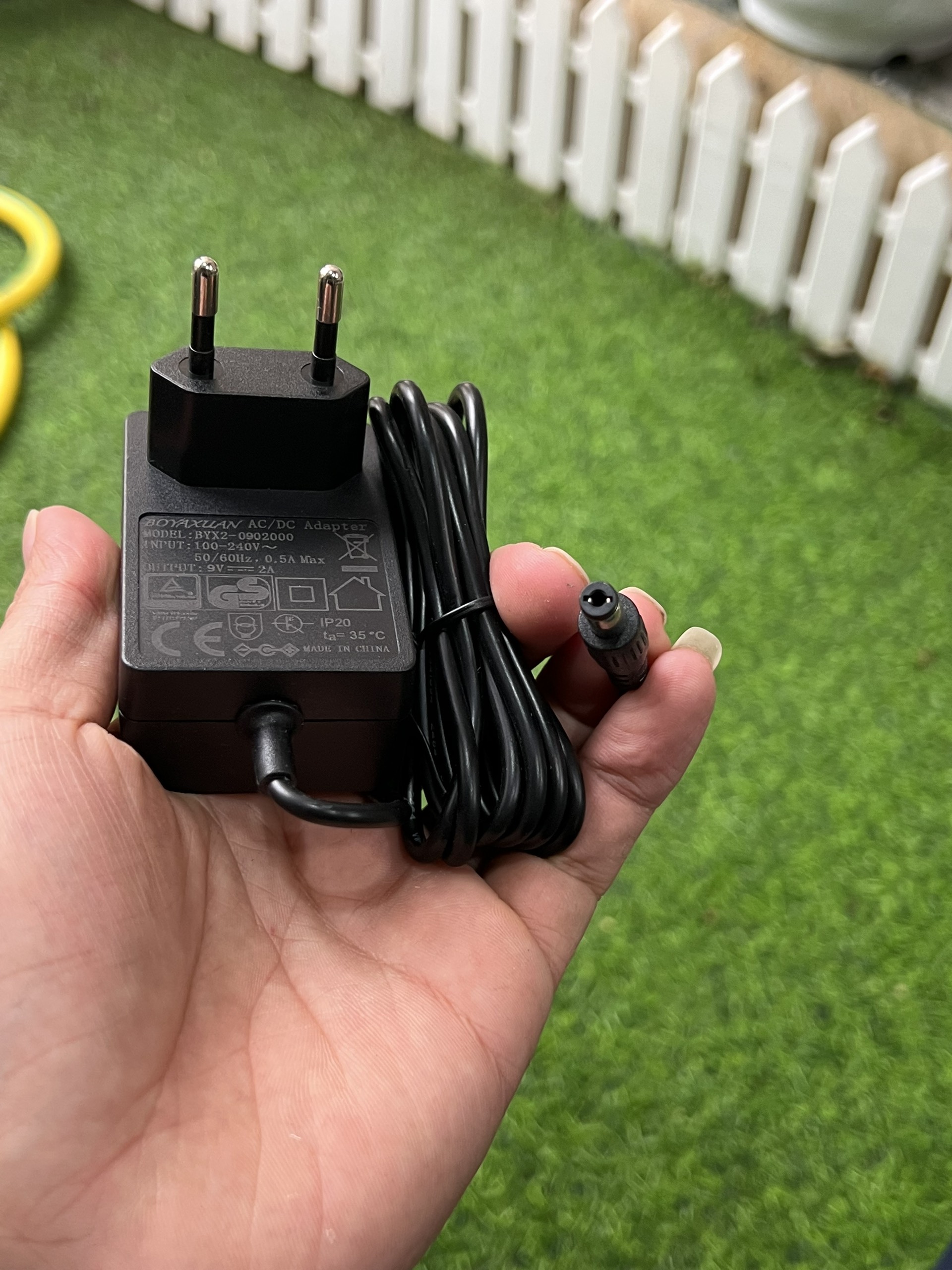 ADAPTER NGUỒN 9V 2A