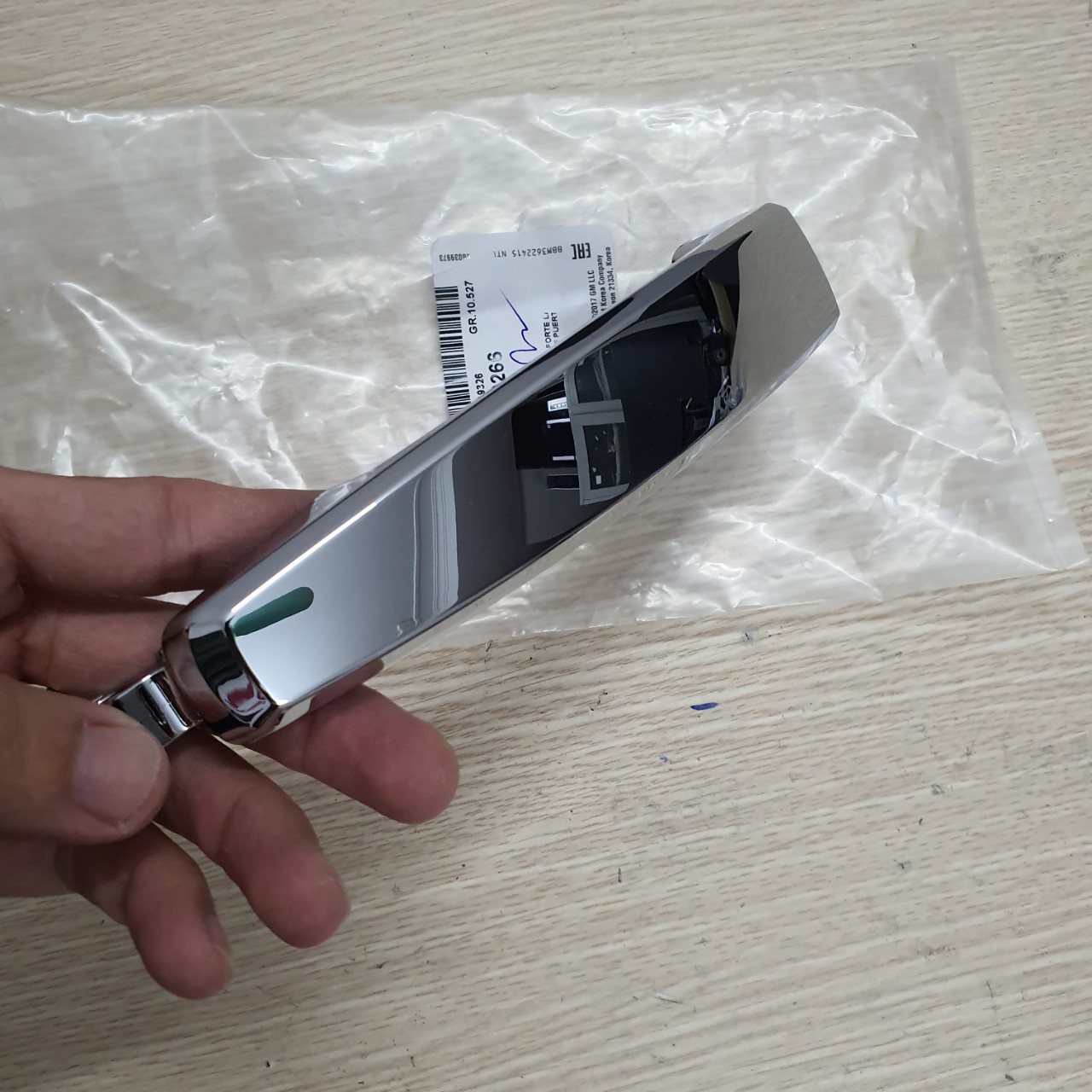 Tay mở cửa ngoài Gentra