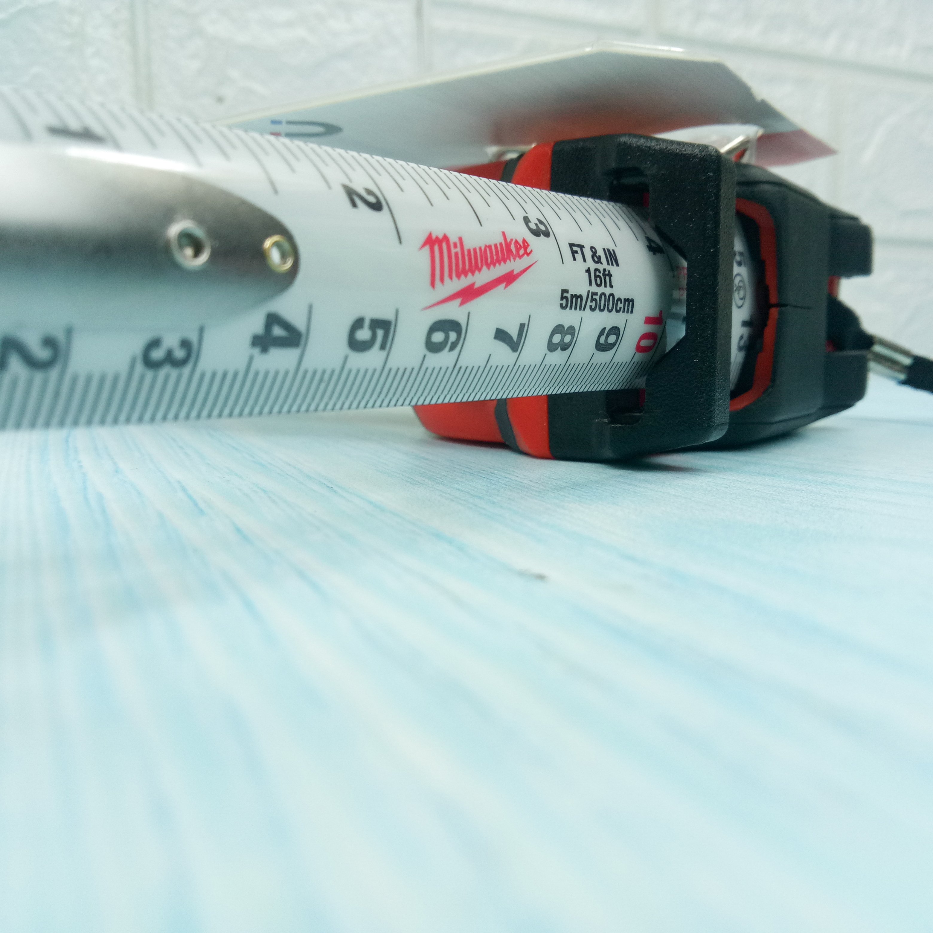 Thước cuộn Milwaukee có nam châm (Compact Magnetic)