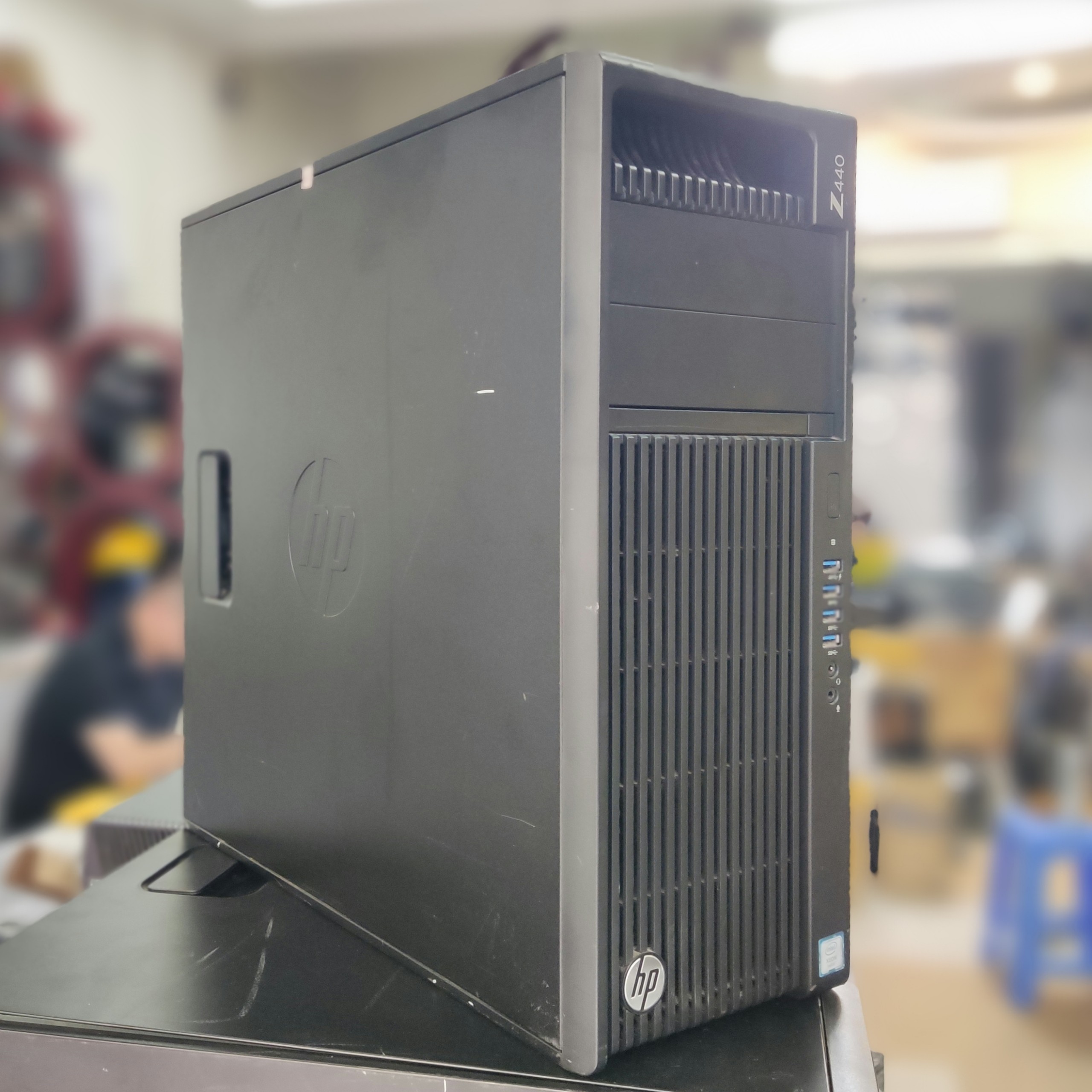 Máy trạm HP Workstation Z440 nhiều tuỳ chọn cấu hình từ Barebone cho đến full case chip Xeon VGA rời sẵn cắm là dùng
