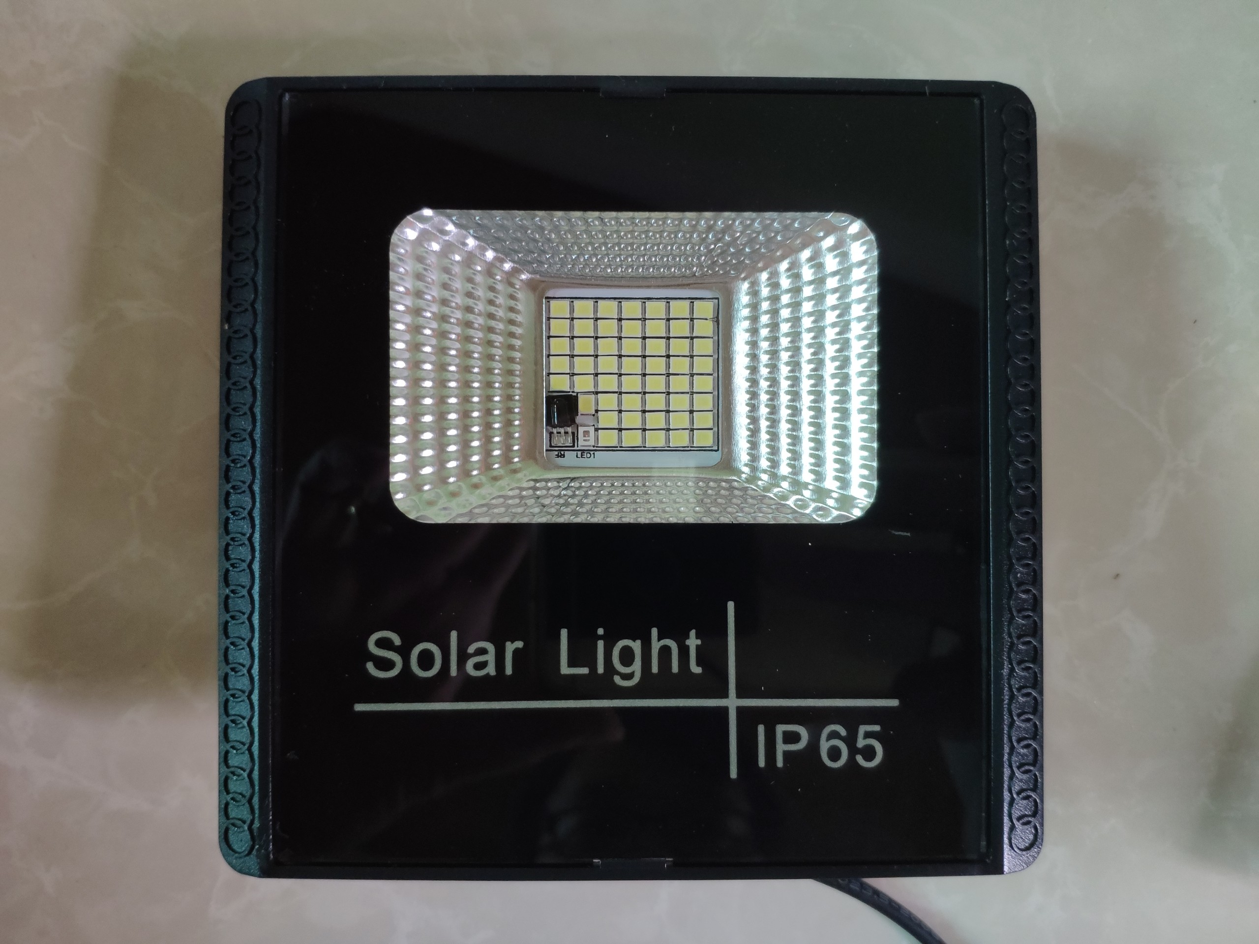 Đèn led năng lượng mặt trời 15W