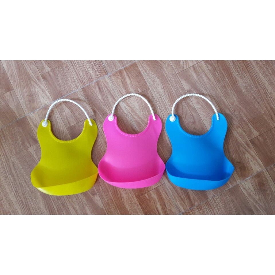 Yếm máng ăn dặm silicol tiện lợi cho bé