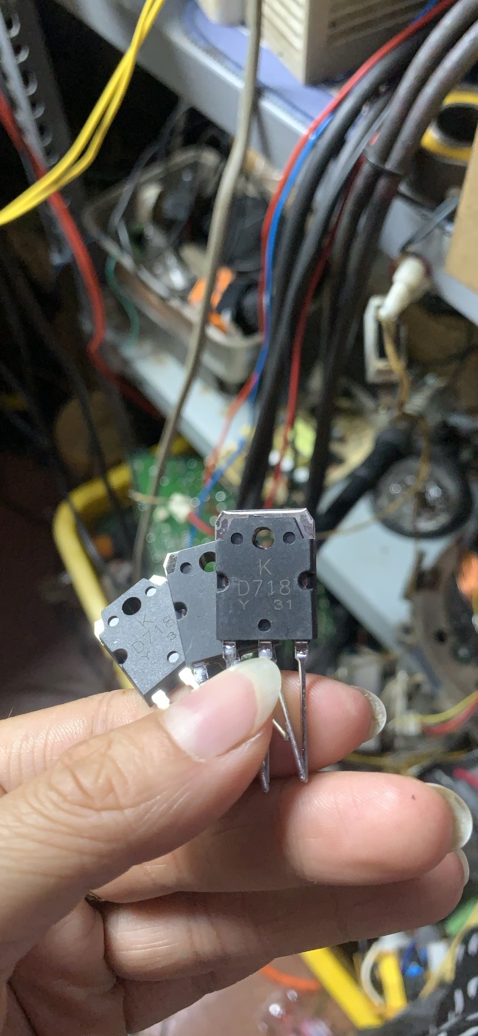20 CON D718 MỚI hãng KEC Lưng đồng