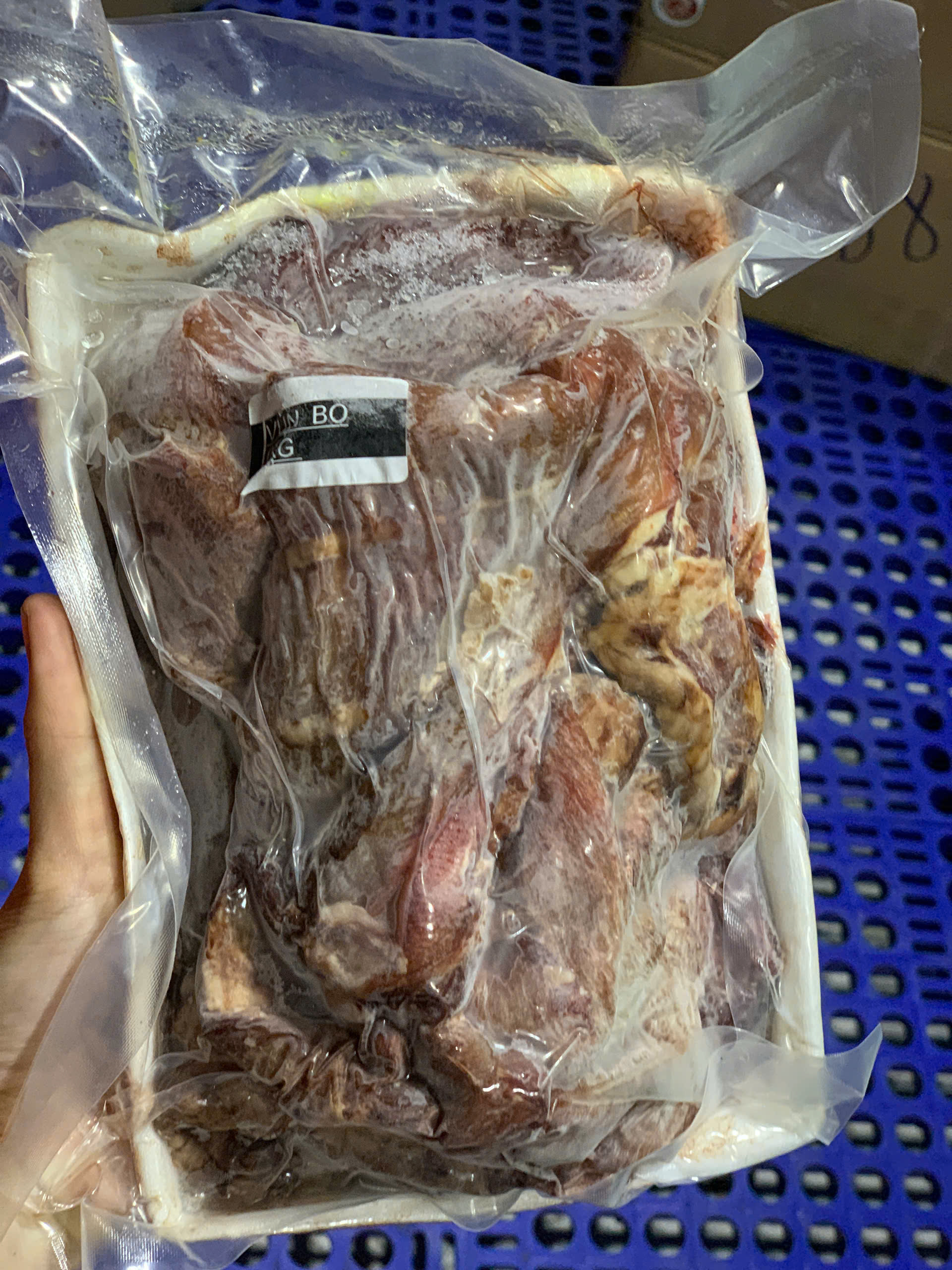Bò Vụn hộp 1kg net 7 (giao tphcm )