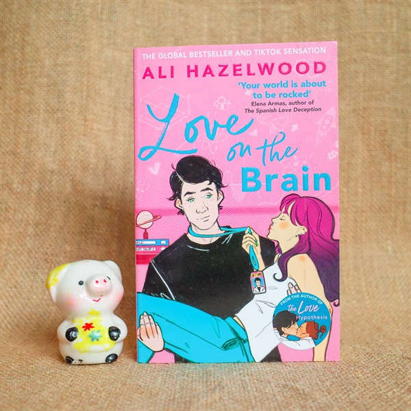 Love On The Brain - Ali Hazelwood - Moonbird