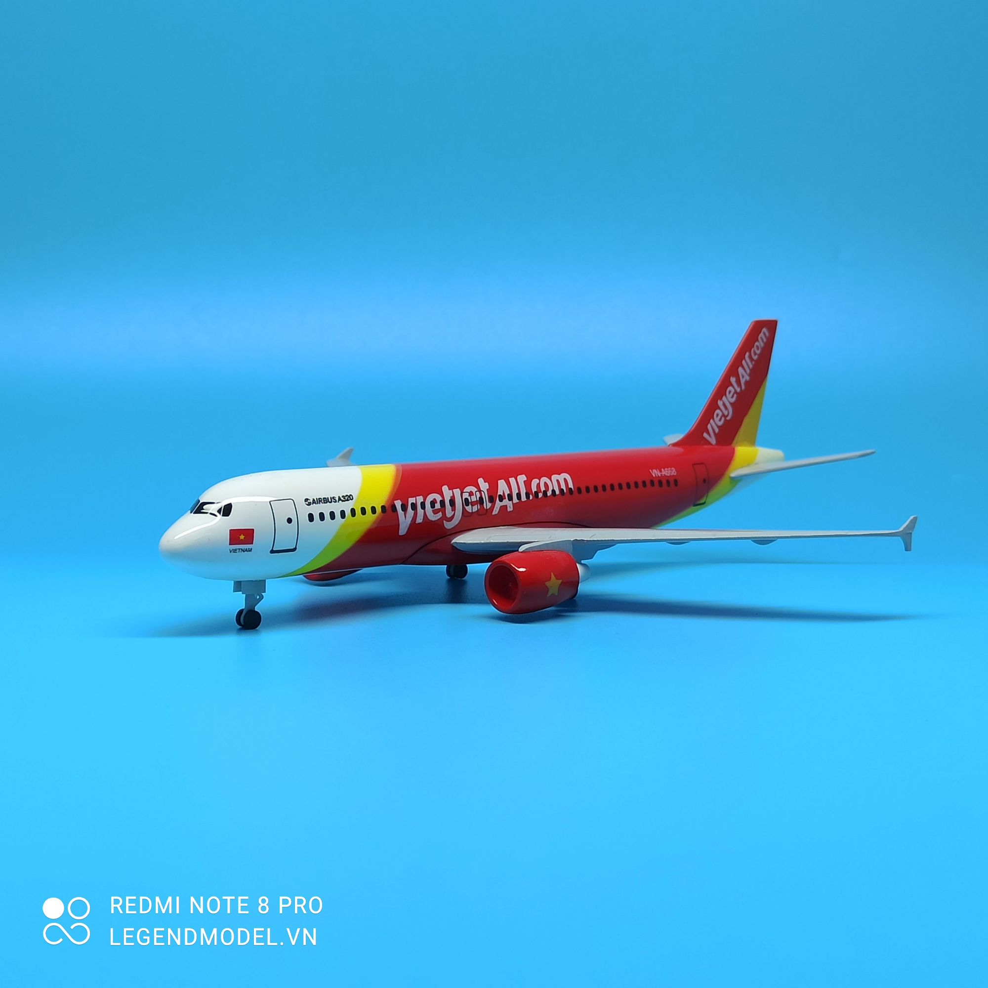 Vietjet Air Airbus A320 18cm Aircraft Model Made of Durable and Beautiful Metal Material