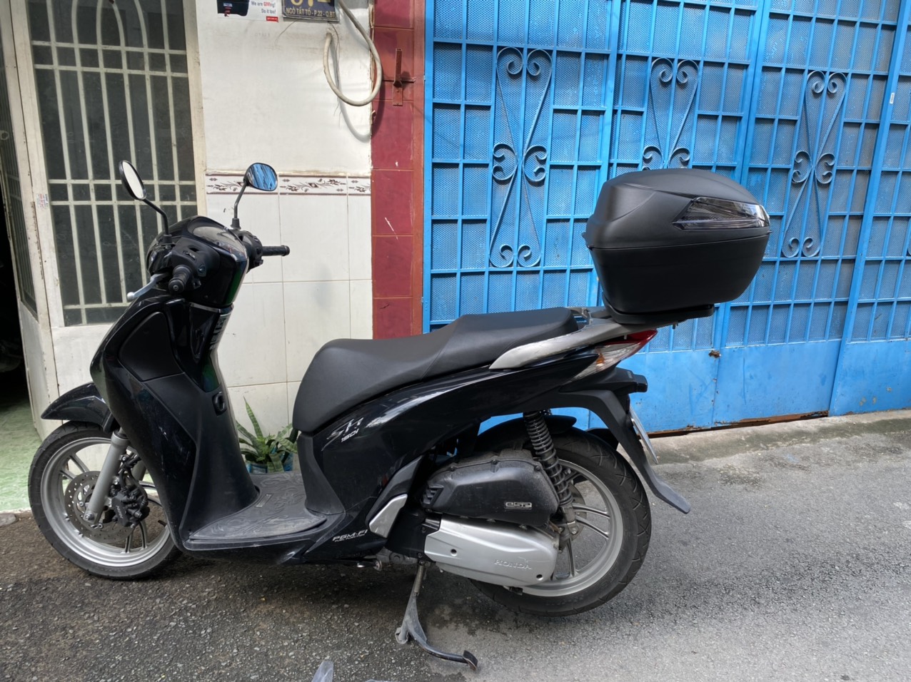 [HCM]Thùng givi B34NT lắp cho xe SH