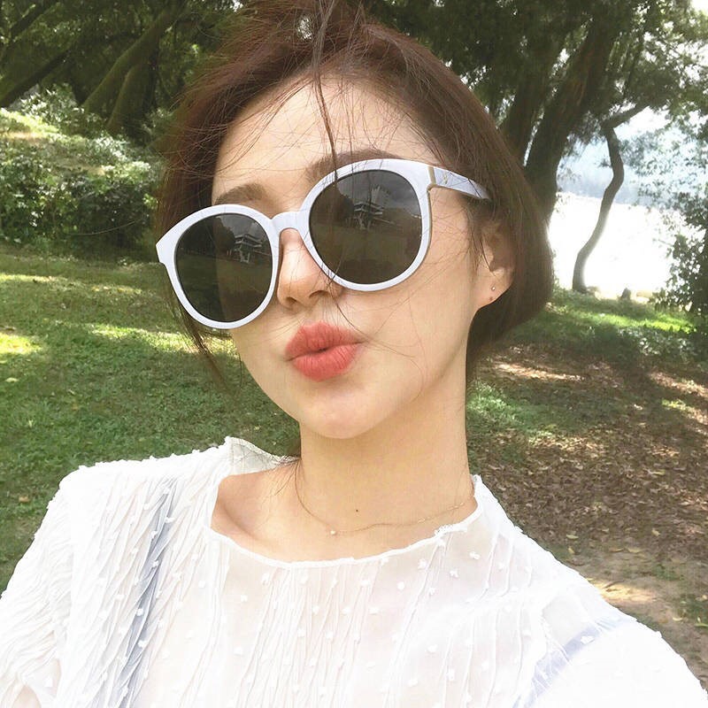 Kính v gọng trắng thời trang