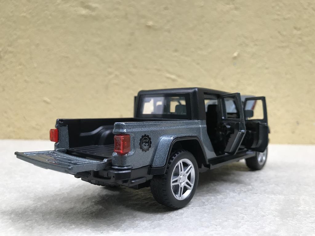 Mô hình xe bán tải Jeep Robicon 2022 1:32