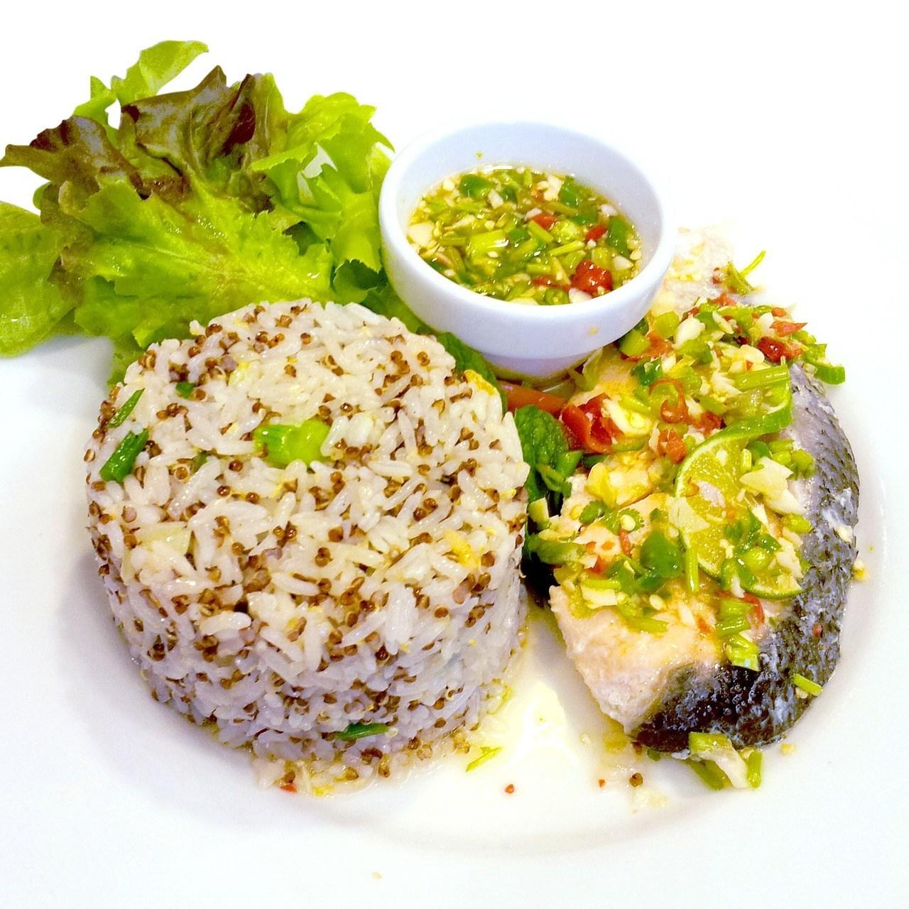 Organic red Quinoa seeds imported from Peru - Weight 500 grams.