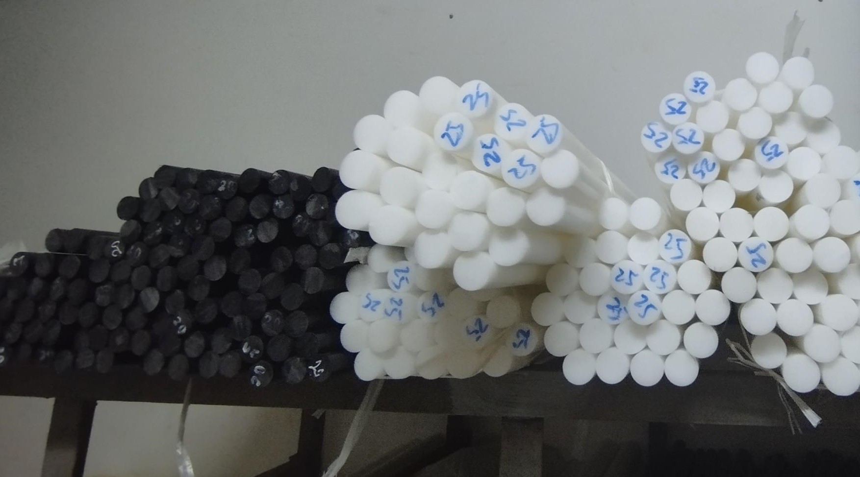Cây nhựa pom phi tròn đường kính 2cm