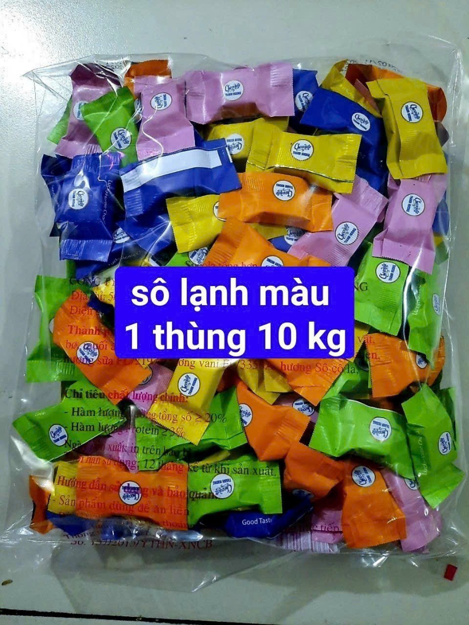 socola hạnh nhân sữa MÀU LẠNH 1kg date mới