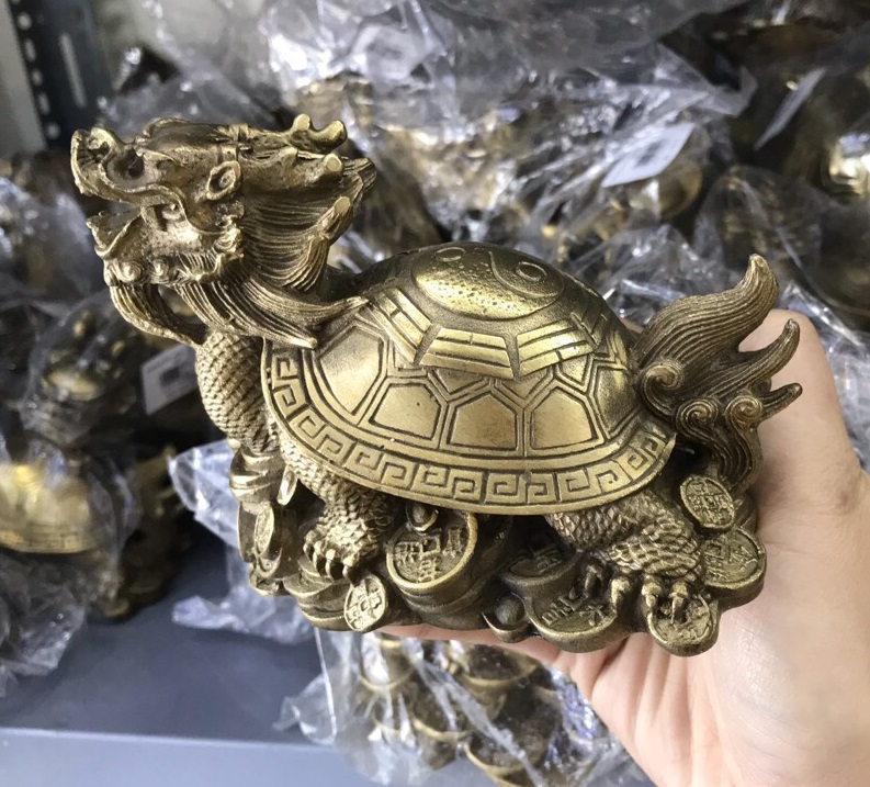 Long Quy bằng đồng vàng nặng 600g