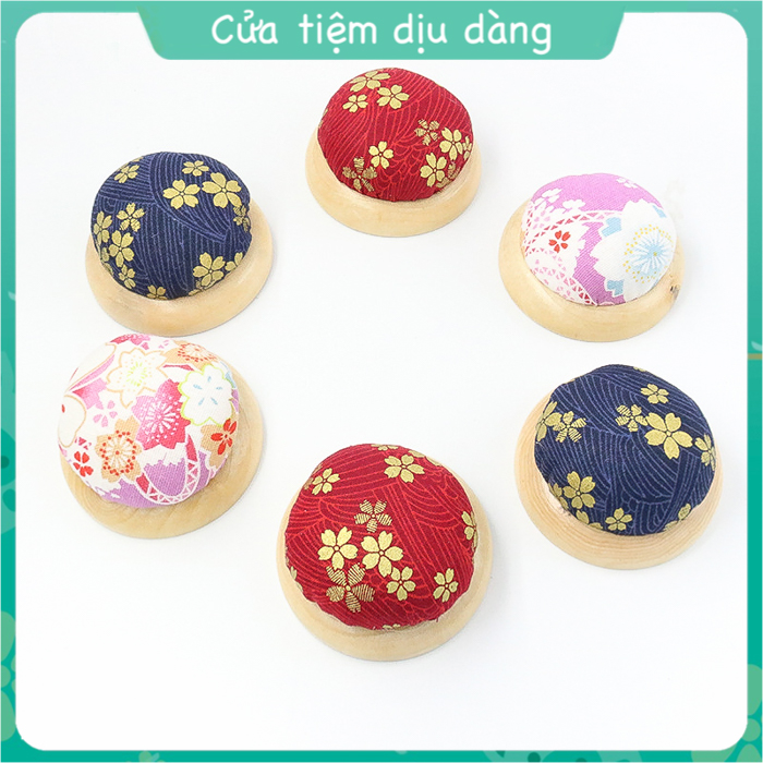 Đế cắm kim, gối cắm kim đế gỗ (giao mẫu ngẫu nhiên)