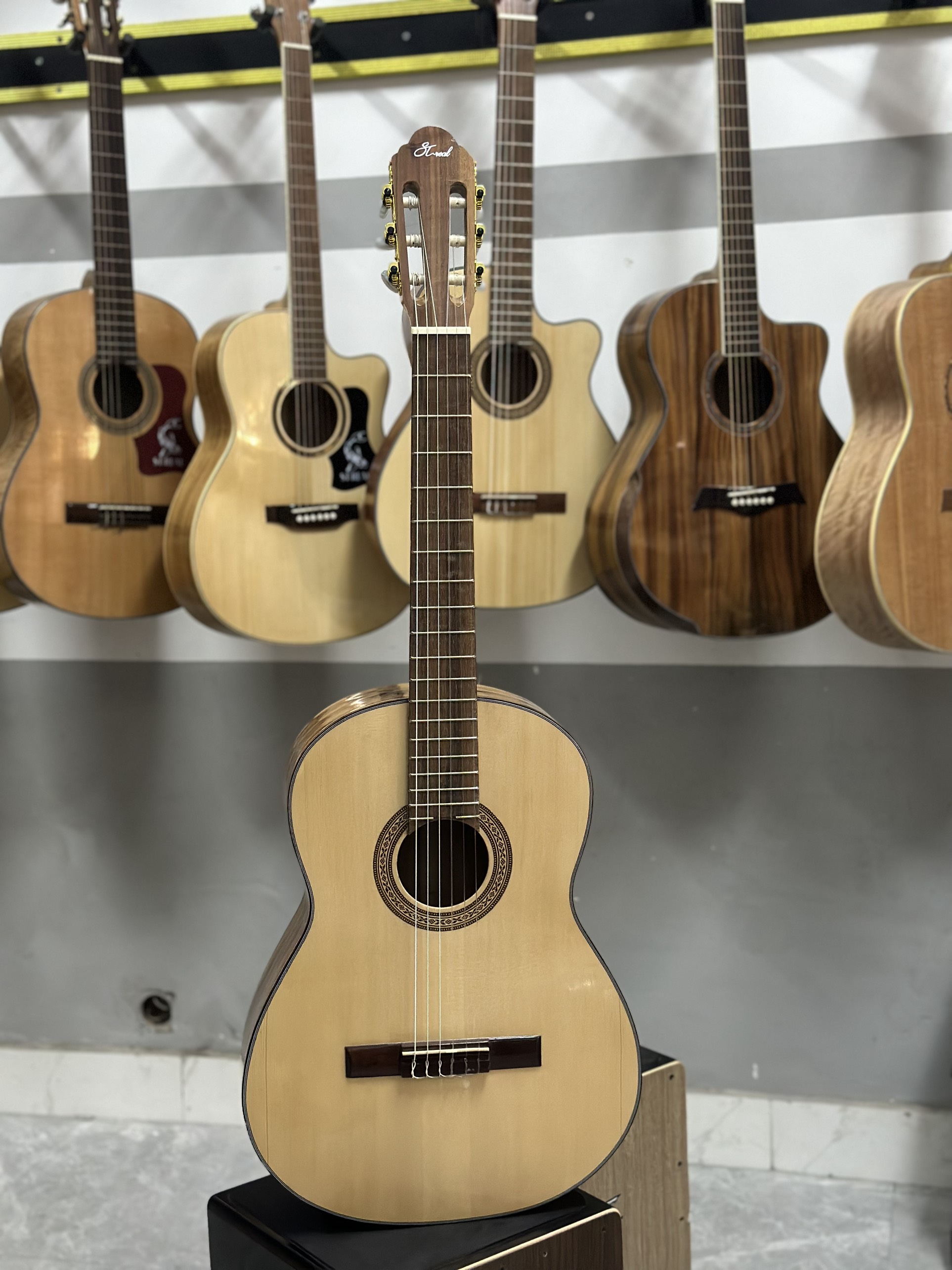 Đàn Guitar Classic Gỗ Điệp Tròn Mã AK-05
