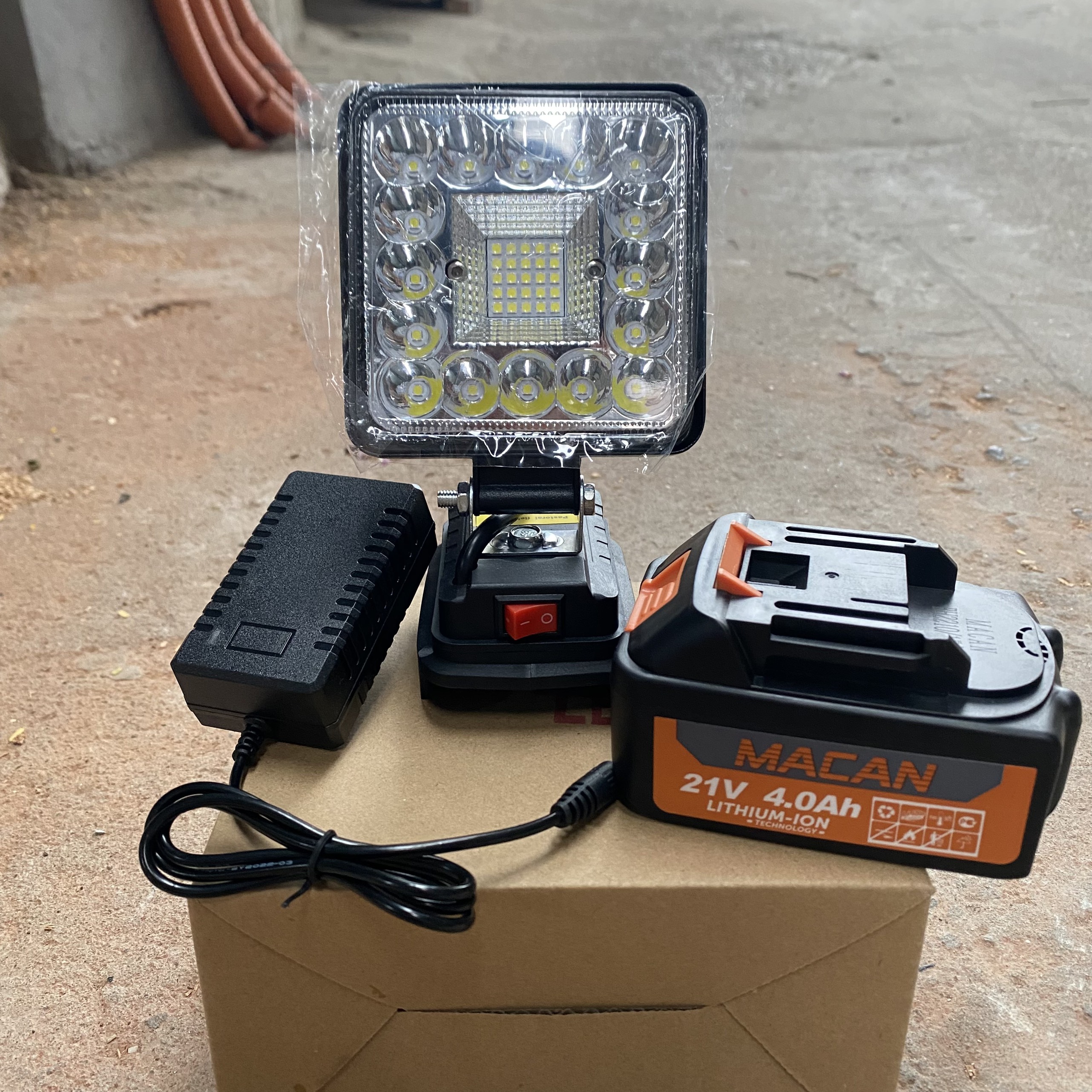Đèn Led dùng chân pin phổ thông