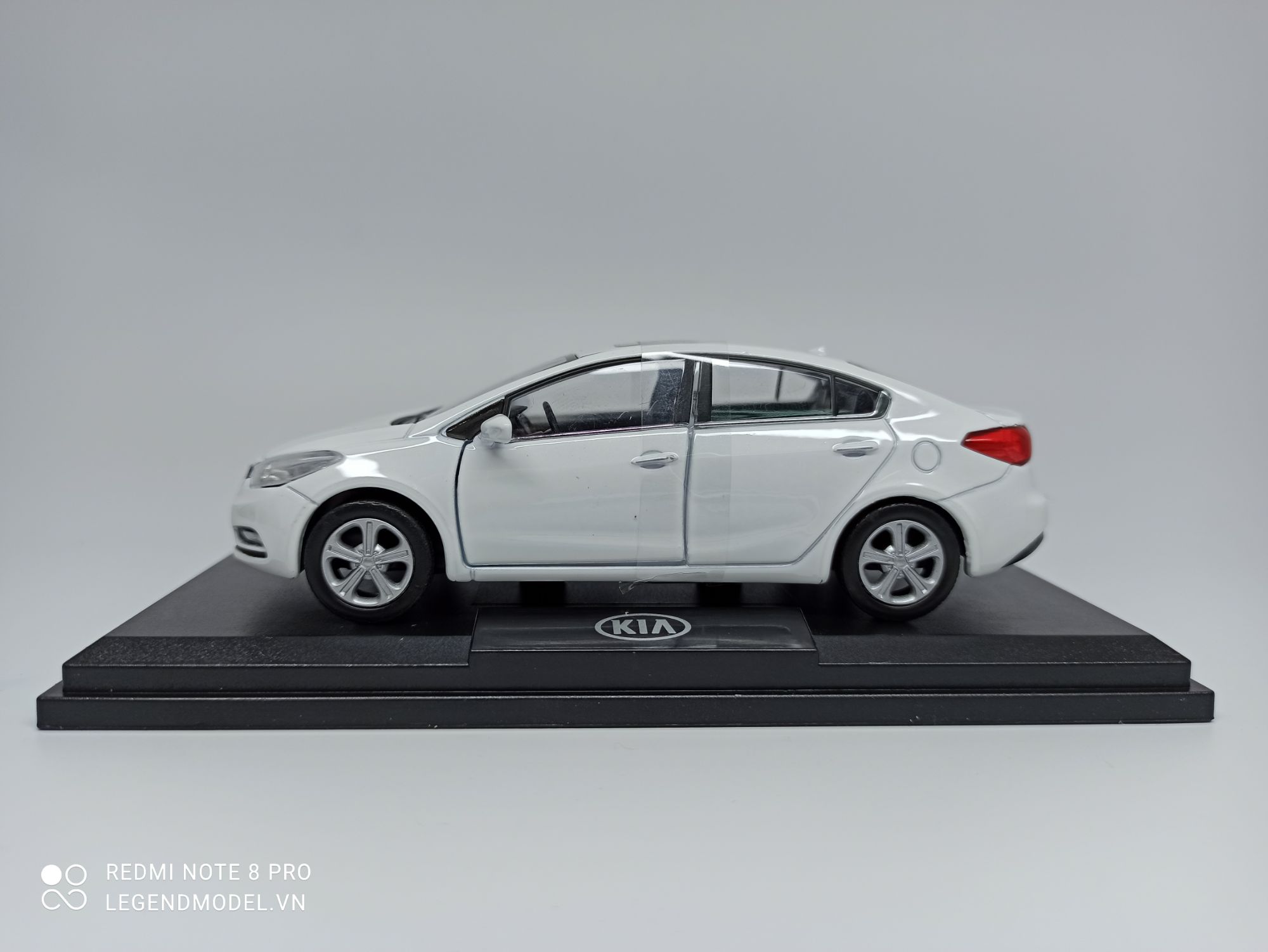 Mô hình Kia Cerato tỷ lệ 1/38