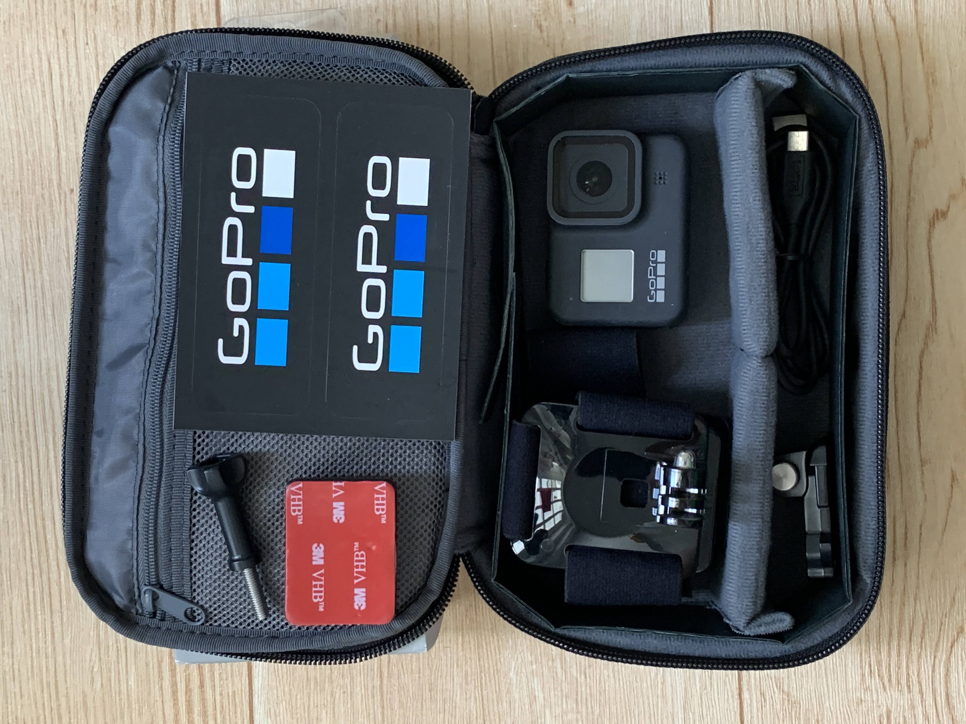 Máy quay GoPro 8 Black bản Holiday (tặng kèm dây đeo đầu)