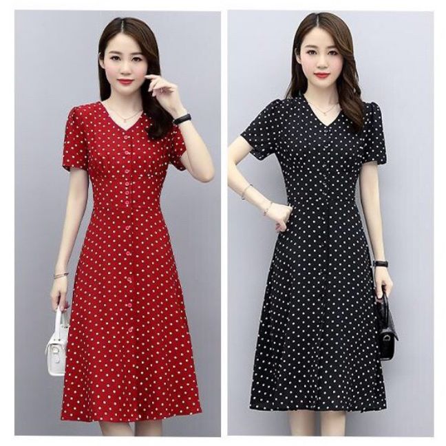 Đầm chấm bi cổ tim phối nút duyên dáng .Có size từ 38 đến 89 kg