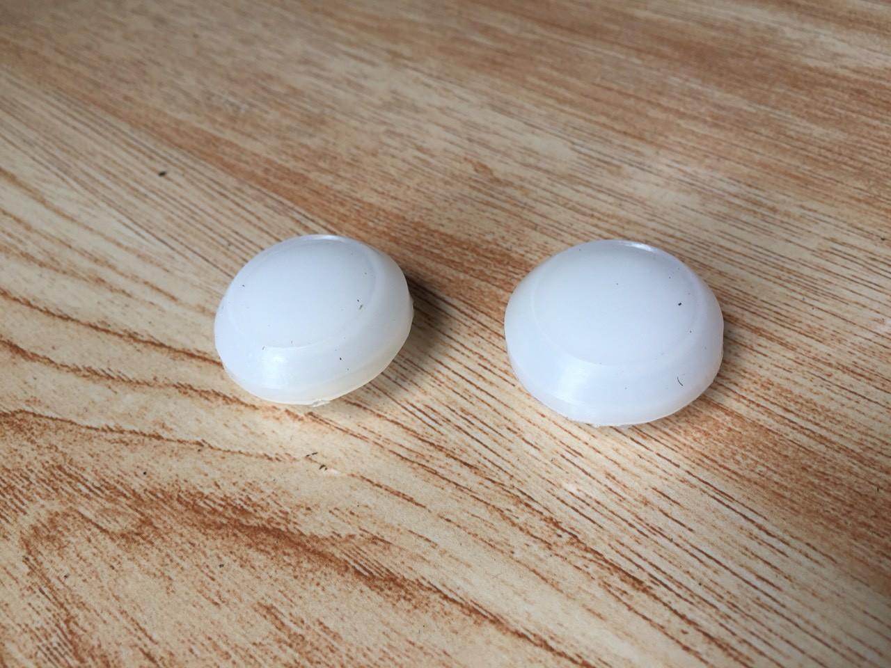 bộ 2 nút che giò gà phuột trước cub 78,én,81,86...màu trắng