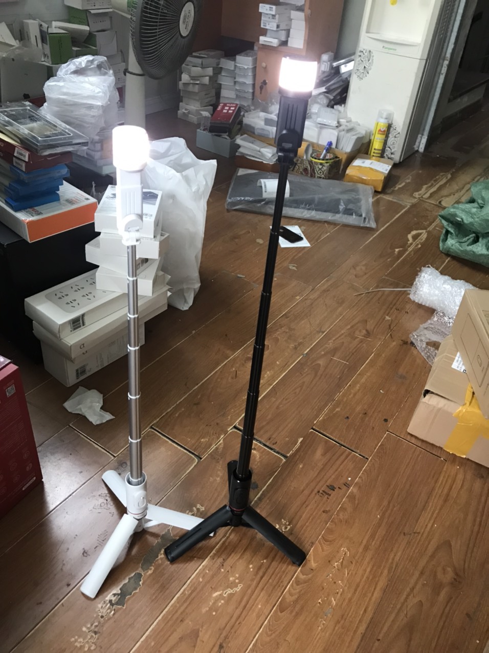 Gậy chụp ảnh tự sướng bluetooth kèm chân đế có đèn Led Moonlight Selfie Stick Wiwu WI-SE003