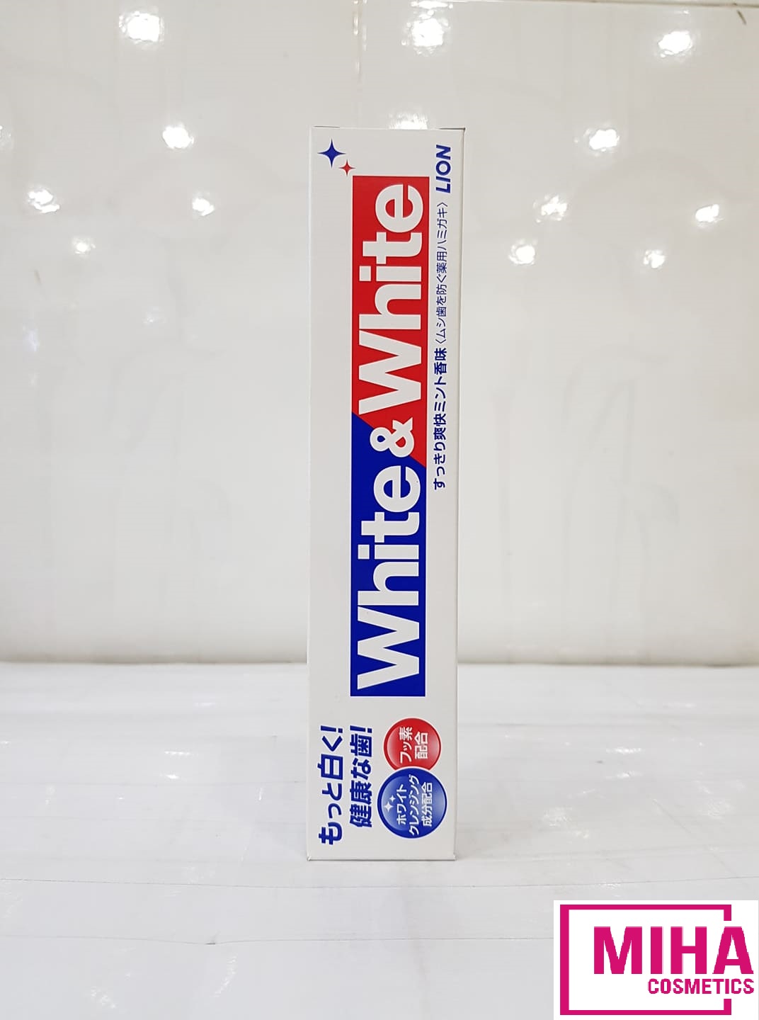 Kem Đánh Răng White And White Lion 150g Nhật Bản
