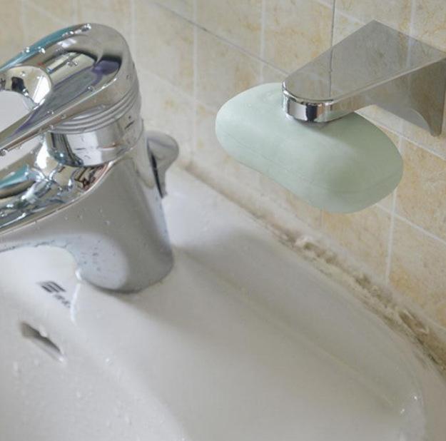 Dụng cụ hút xà phòng cục tiện dụng nhà tắm
