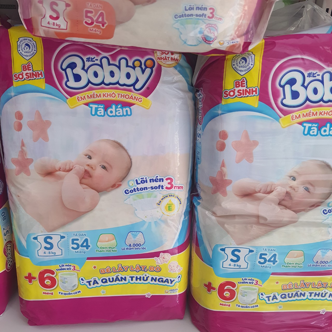Tã dán Bobby S54 (tặng kèm 6 miếng trong gói tã)