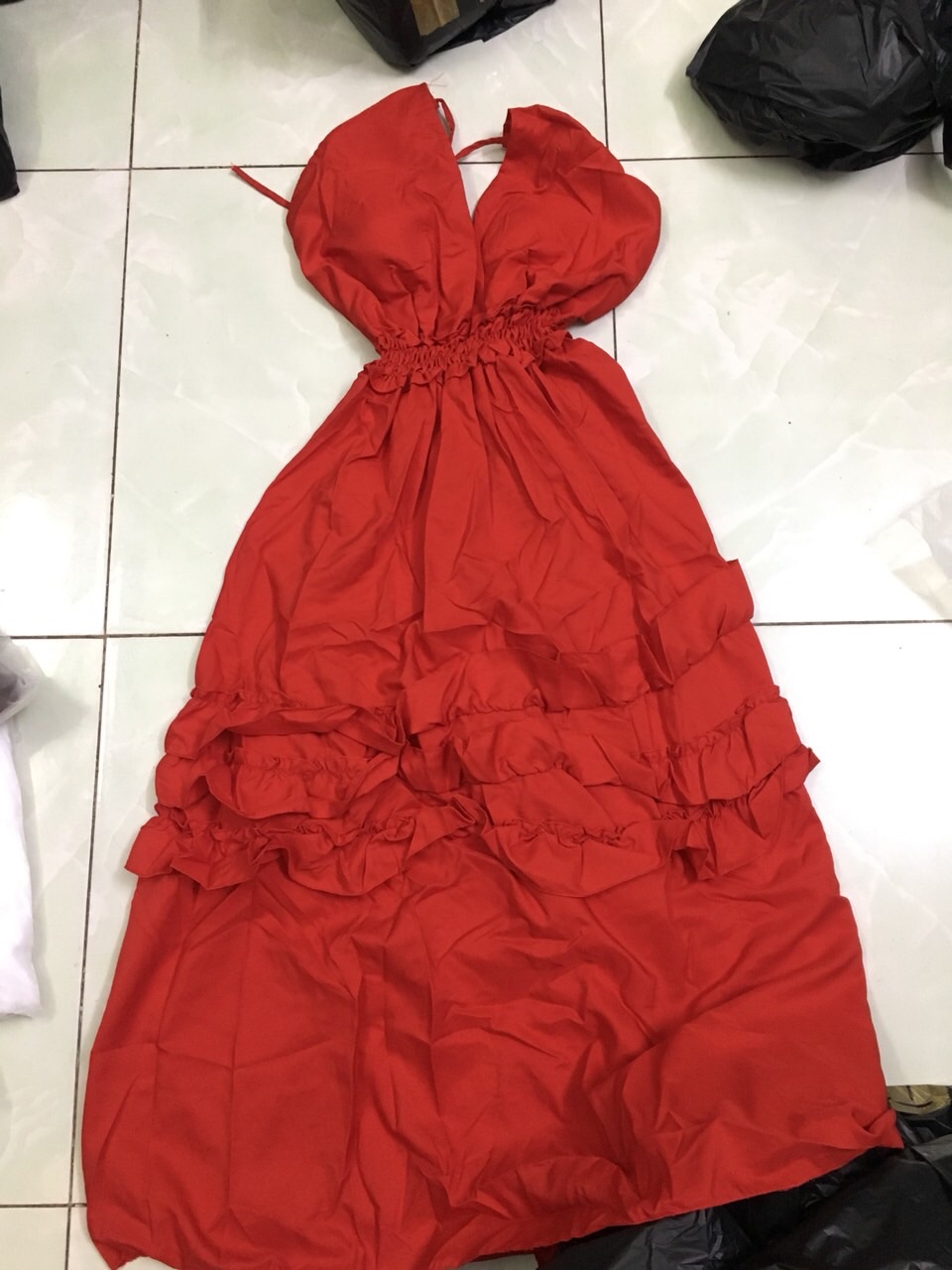 Đầm maxi yếm hở lưng bèo chân